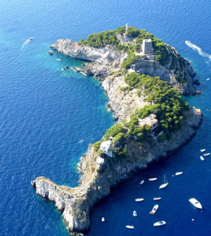 En el Mediterráneo existe un paraíso privado con forma de delfín