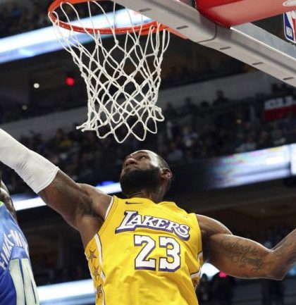 Lebron James comandó triunfo de Lakers  sobre mavericks