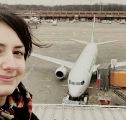 Mujer planea casarse con avión Boeing 737, «su primer amor»