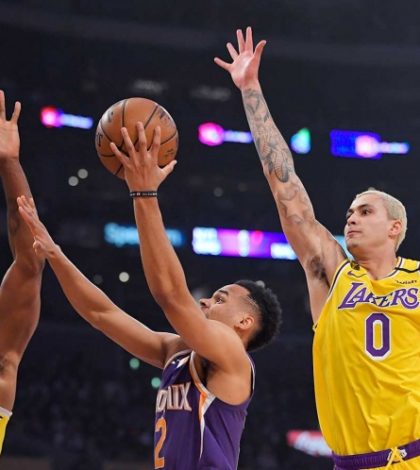 Una canasta provoca risas en juego de Lakers  (video)