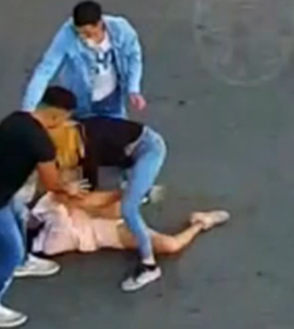 Mujer recibe golpiza y queda inconsciente en Argentina (Video)