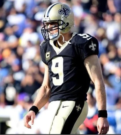 Drew Brees deja en suspenso su estadía en la NFL