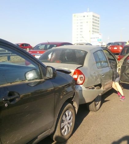 Solo daños en dos accidentes en carretera