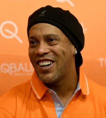 Ídolos mandan ánimo a Ronaldinho en su cumpleaños 40