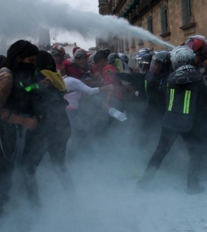Buscan a mujer que lanzó bomba molotov y lesionó a fotoreportera en protesta del 8M