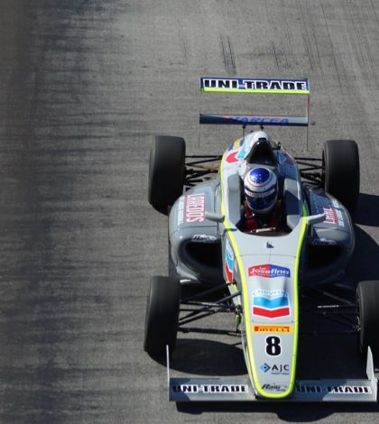 Incidente en pista y falla mecánica niegan buenos resultados al piloto Chara Mansur Jr. En la fia f4 en Mérida