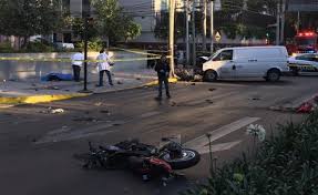 Motociclista muere tras chocar contra camioneta en Mariano Escobedo