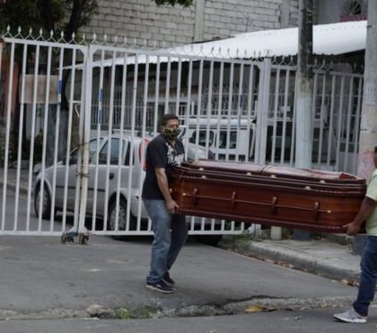 Coronavirus en Ecuador: el drama de Guayaquil, que tiene más muertos por covid-19 que países enteros y lucha a contrarreloj para darles un entierro digno