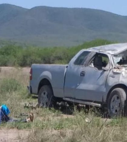 Muere un hombre al volcar la camioneta en que viajaba en la vía a Rioverde