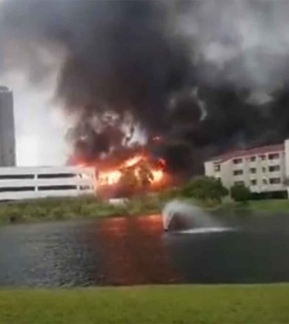 Incendio consume edificio  en la Isla del Padre, en Texas