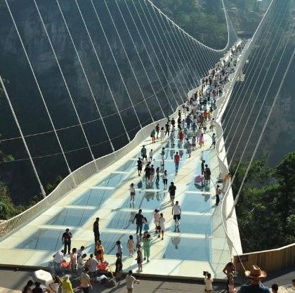 Increíble puente de vidrio de Zhangjiajie