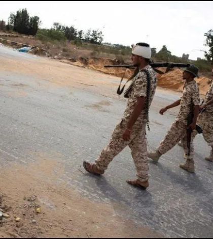 Mueren siete personas tras explosión de minas en suburbios de Libia