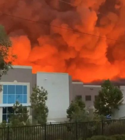 Se incendia un almacén de Amazon; dramáticas imágenes