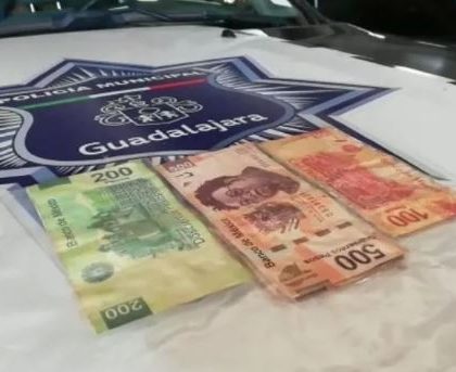 Policías de Guadalajara detienen a dos compañeros señalados por extorsión