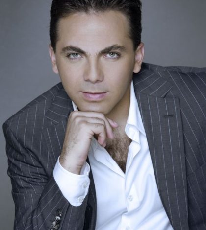 Cristian Castro sigue sufriendo la muerte de su abuela