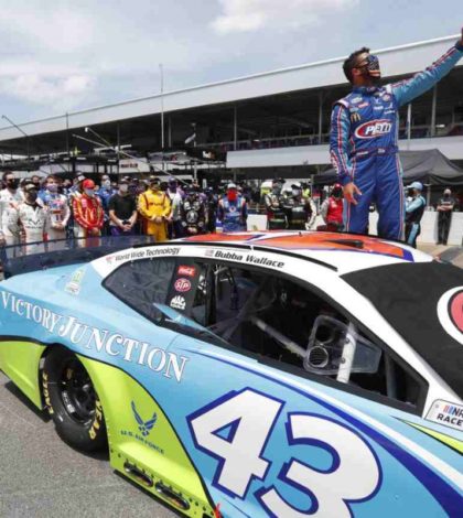 El gesto solidario de los pilotos de NASCAR para Bubba Wallace