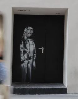 Hallan en Italia obra robada de Banksy en homenaje a víctimas del Bataclan