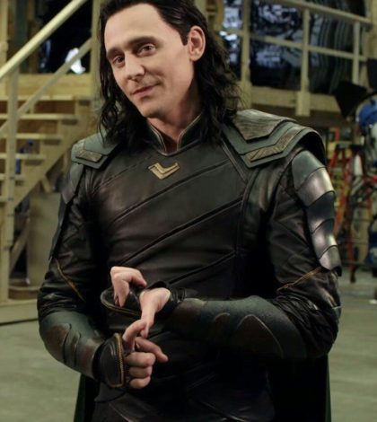 Tom Hiddleston enamora en Twitter por su look de Loki
