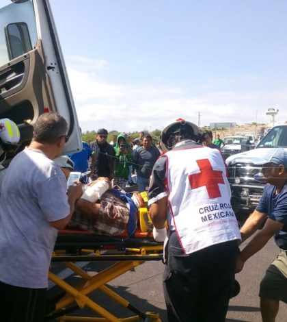 Impactaron tráiler y pipa  de frente; dos lesionados