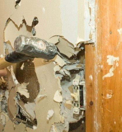 Constructor descubre secreto de 30 años, entre las paredes de una casa