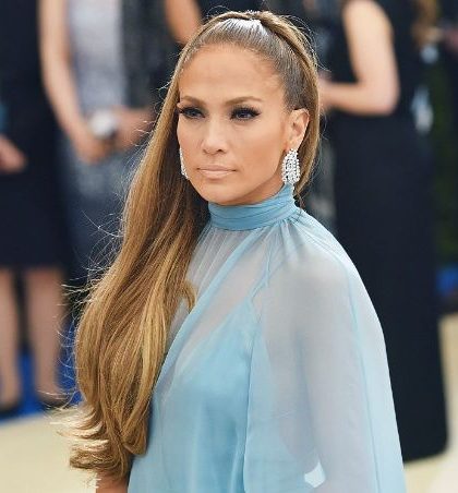 Jennifer Lopez revela que su hijo la animó a salir a protestar a las calles