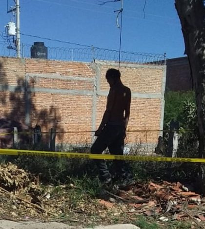 Hombre encontrado colgado de un árbol