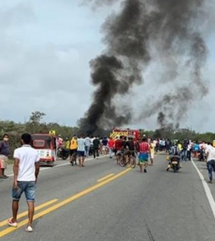Incendio de camión cisterna cargado  de gasolina deja 7 muertos en Colombia