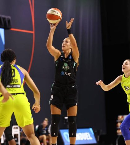 Sabrina Ionescu ya muestra su calidad en la WNBA: 33+7+7