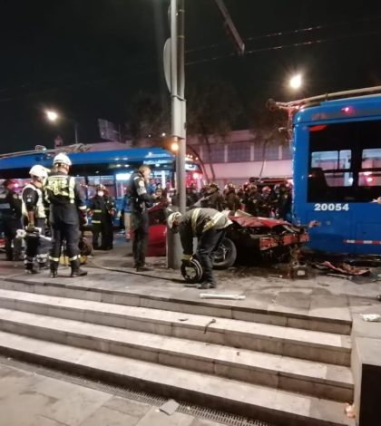 Fatal accidente deja dos muertos frente a Plaza Garibaldi