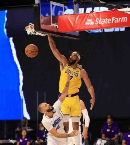 Lakers y Bucks ganan previo al reinicio de la NBA