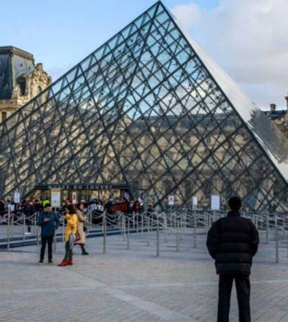 El Louvre de París reabre sus puertas sin público extranjero