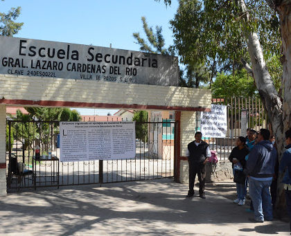 Padres de familia demandan cupo para sus hijos en escuelas públicas