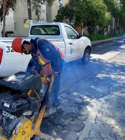 Tras dos semanas, atiende Interapas fuga de agua en la Rural Atlas