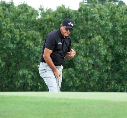 Mickelson se da un  homenaje en su debut en el PGA Tour Champions