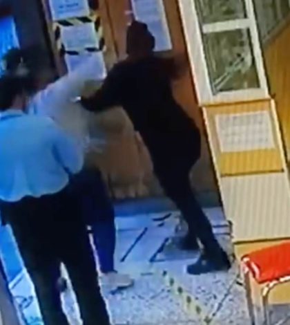 #LadyAgresiva golpea a mujer que le reclamó por meterse a fila en panadería