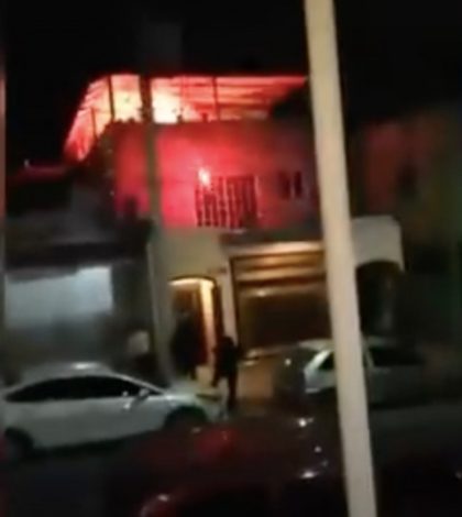 #Video: Hombre lanza cohete e incendia su casa en Ecatepec