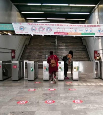 Rescatan a mujer que se arrojó al paso del metro en Fray Servando