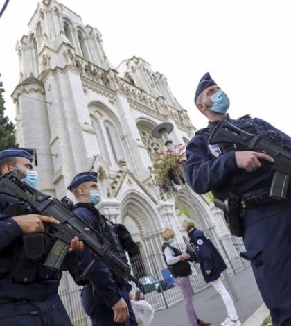 Francia refuerza vigilancia tras ataque yihadista en iglesia