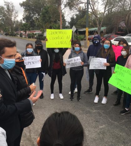 Protestan alumnos de la UTAN por cobros indebidos