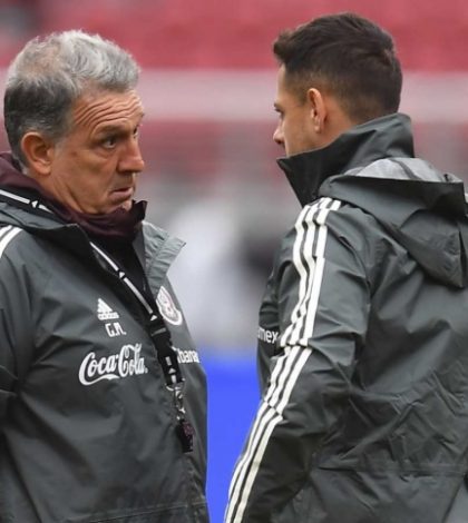 Martino deja duro mensaje a ‘Chicharito’