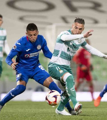 Cruz Azul inicia la era de  Juan Reynoso con una derrota ante Santos Laguna