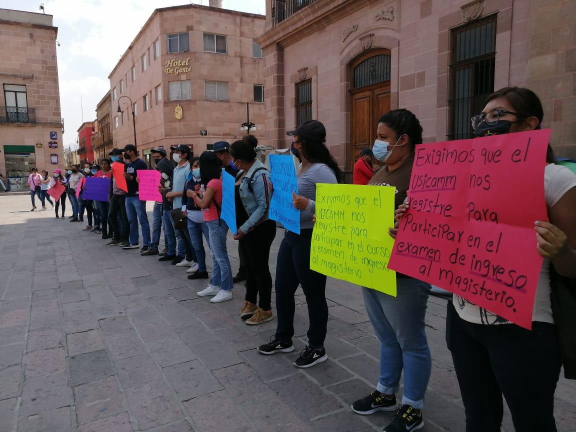 Normalistas piden evaluación para obtener plaza – El Heraldo de San ...
