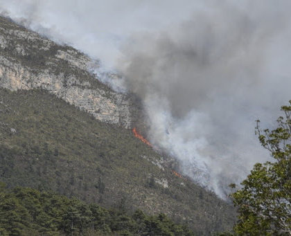 Incendio de Villa de Guadalupe se extiende a Charcas y Catorce