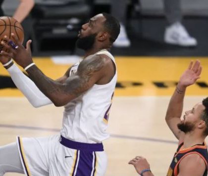 De la mano de LeBron James, Lakers vencen a Warriors