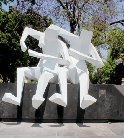 David Camorlinga y sus esculturas en el jardín de Tequis