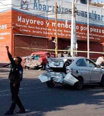 Autobús de Querétaro queda sin frenos y provoca accidente; muere una mujer