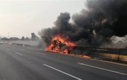 Muere chofer de tráiler tras  choque en autopista México-Puebla