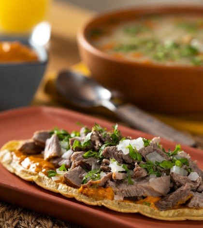 Prepara para un delicioso Huarache de Barbacoa para toda tu familia