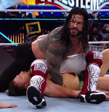 Roman Reigns se impuso a Edge y Daniel Bryan en el Main Event de Wrestlemania