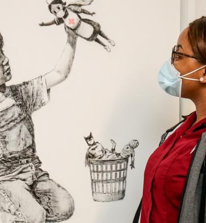 Subastan una obra de Banksy en 476 millones de pesos